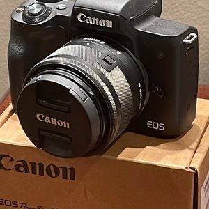 CANNON EOS M-50 w/ 15-45mm Lens & 64GB SD